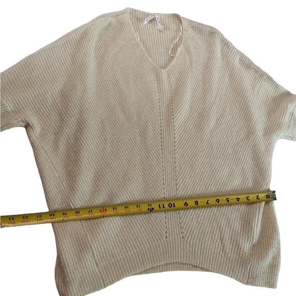 Dreamers by Debut Cream Sweater size S/M - Picture 9 of 14